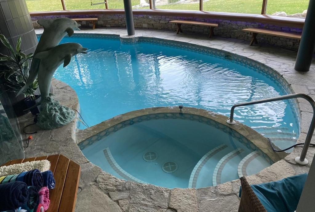 Roundhouse Grotto Bed and Breakfast YYC Exterior foto