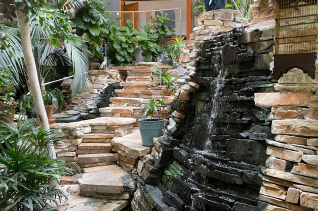 Roundhouse Grotto Bed and Breakfast YYC Exterior foto